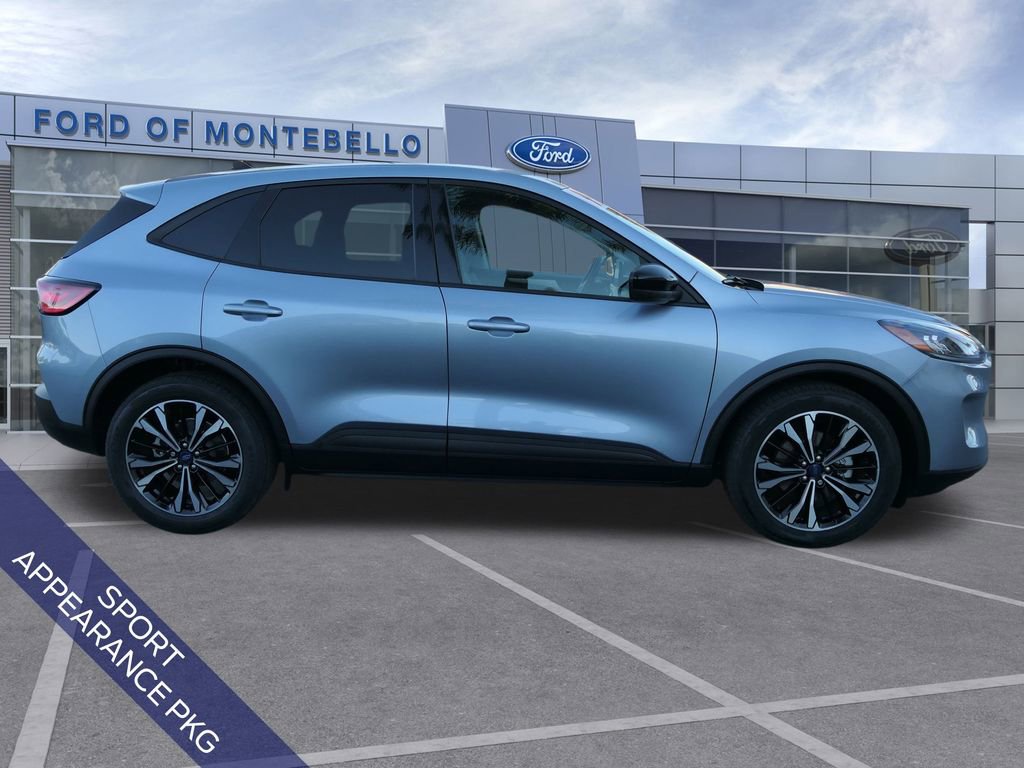 Used 2022 Ford Escape SE w/ SE Sport Appearance Package image 2