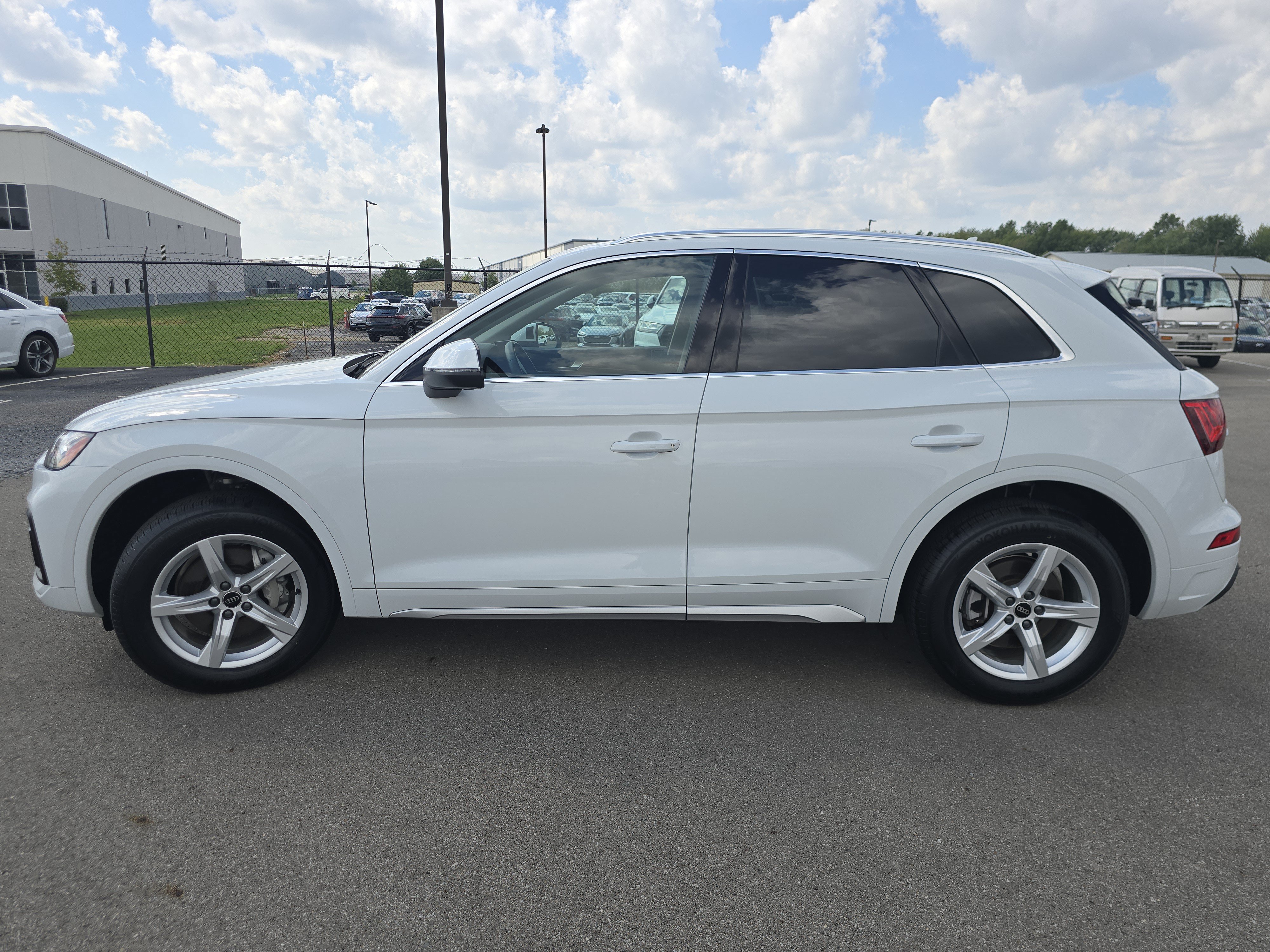 Certified 2023 Audi Q5 2.0T Premium w/ Convenience Package AWD/4WD image 4