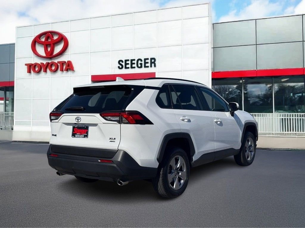 Used 2025 Toyota RAV4 XLE AWD/4WD image 3