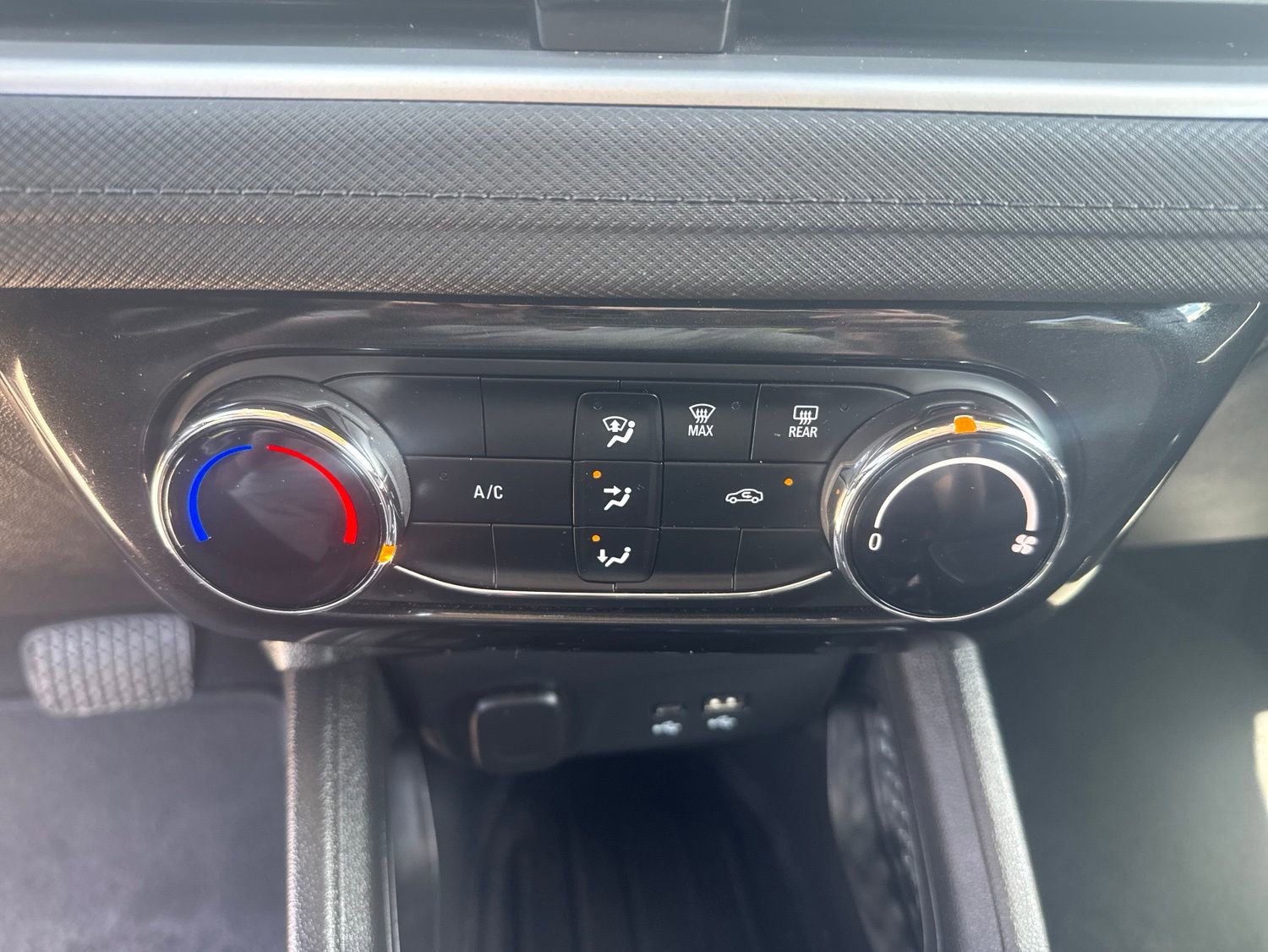 Used 2025 Chevrolet TrailBlazer LT AWD/4WD image 23