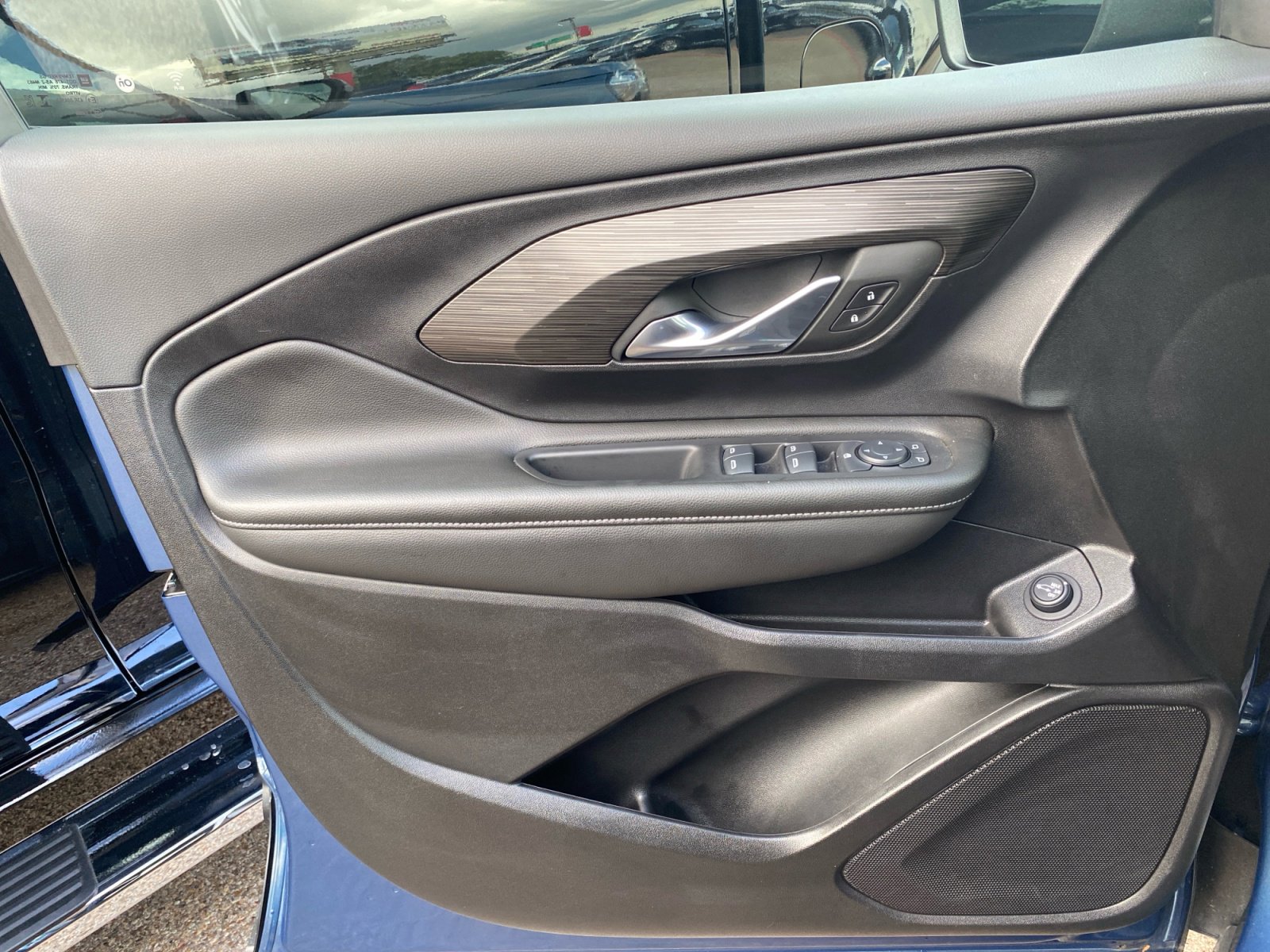 Used 2024 GMC Terrain SLE w/ Driver Convenience Package image 30