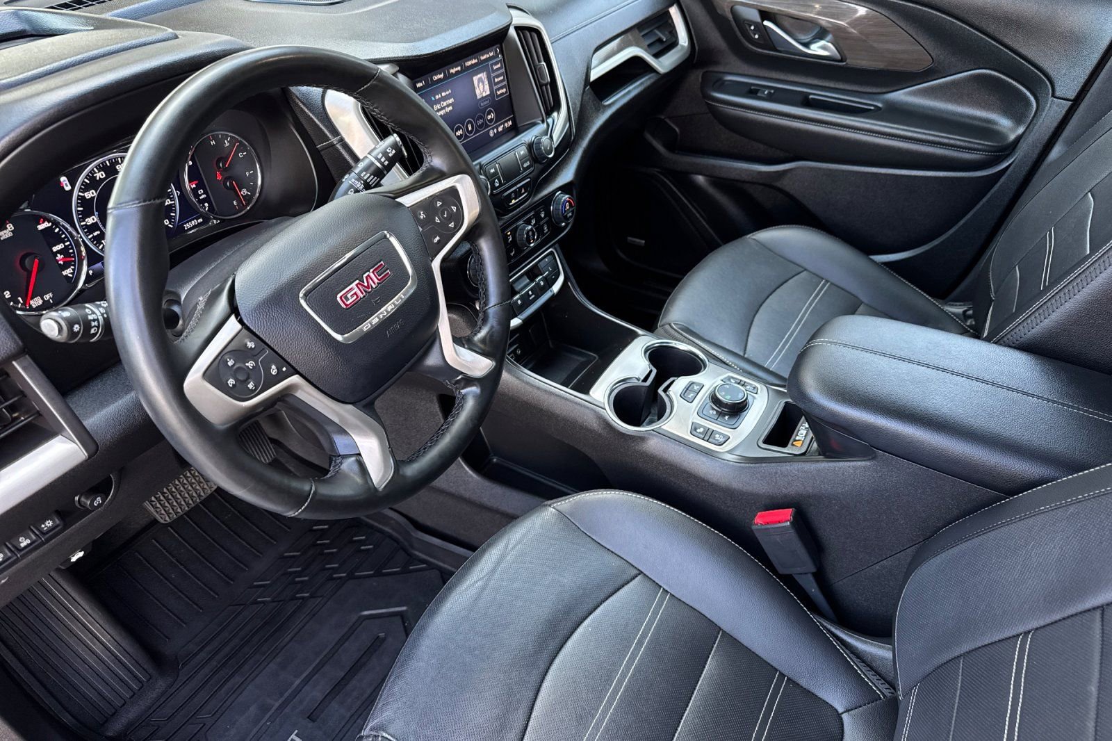 Used 2023 GMC Terrain Denali w/ Denali Premium Package AWD/4WD image 12