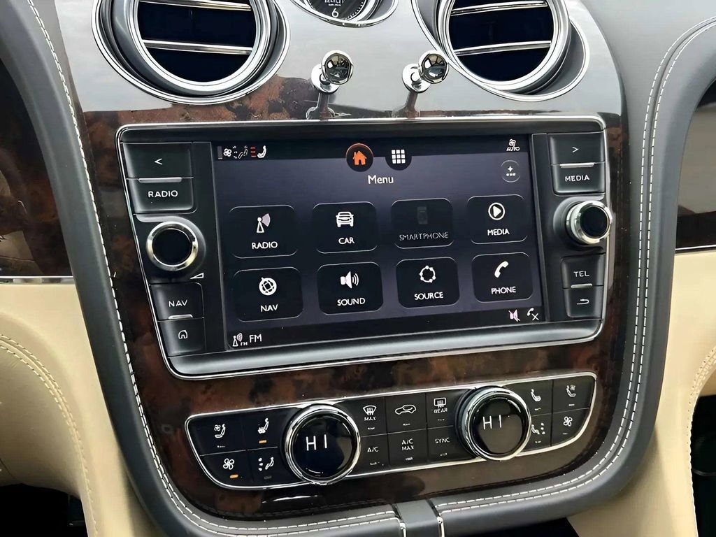 Used 2017 Bentley Bentayga image 27