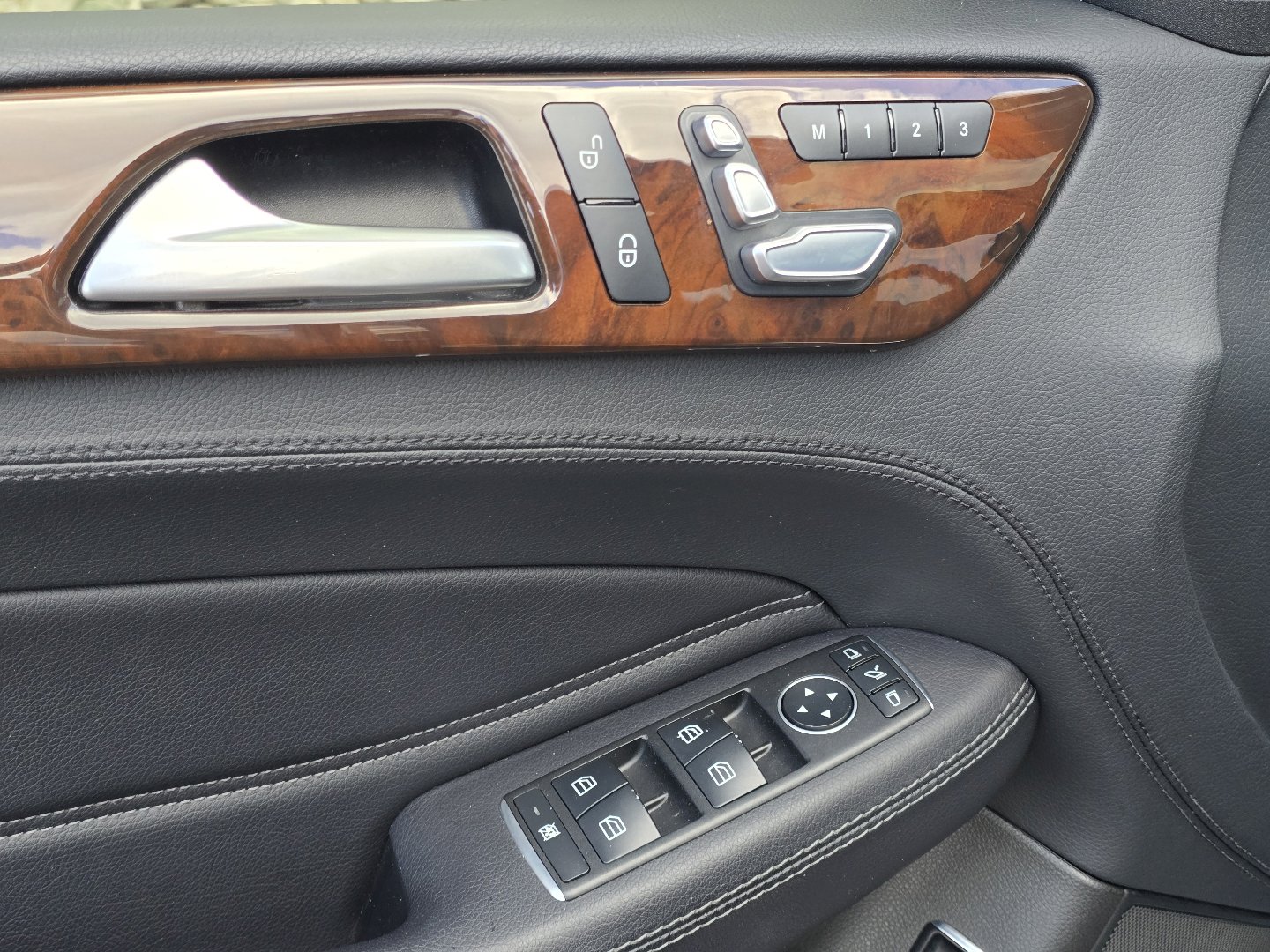 Used 2017 Mercedes-Benz GLE 400 4MATIC image 38