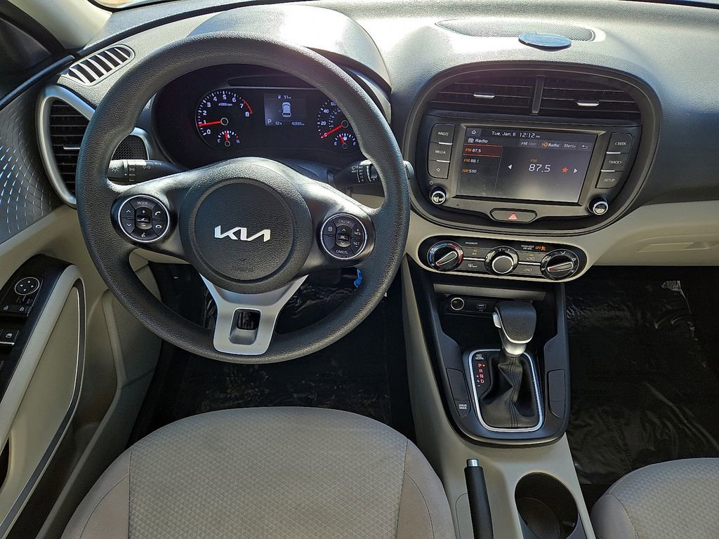 Used 2022 Kia Soul LX image 17