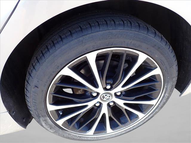 Used 2020 Toyota Camry SE FWD image 5