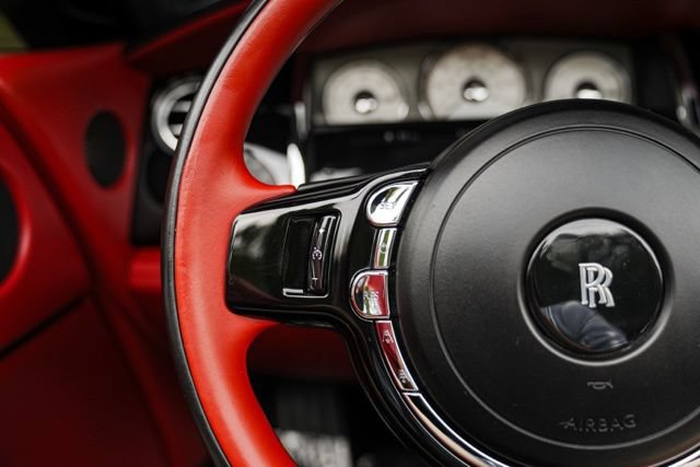 Used 2016 Rolls-Royce Dawn RWD image 33