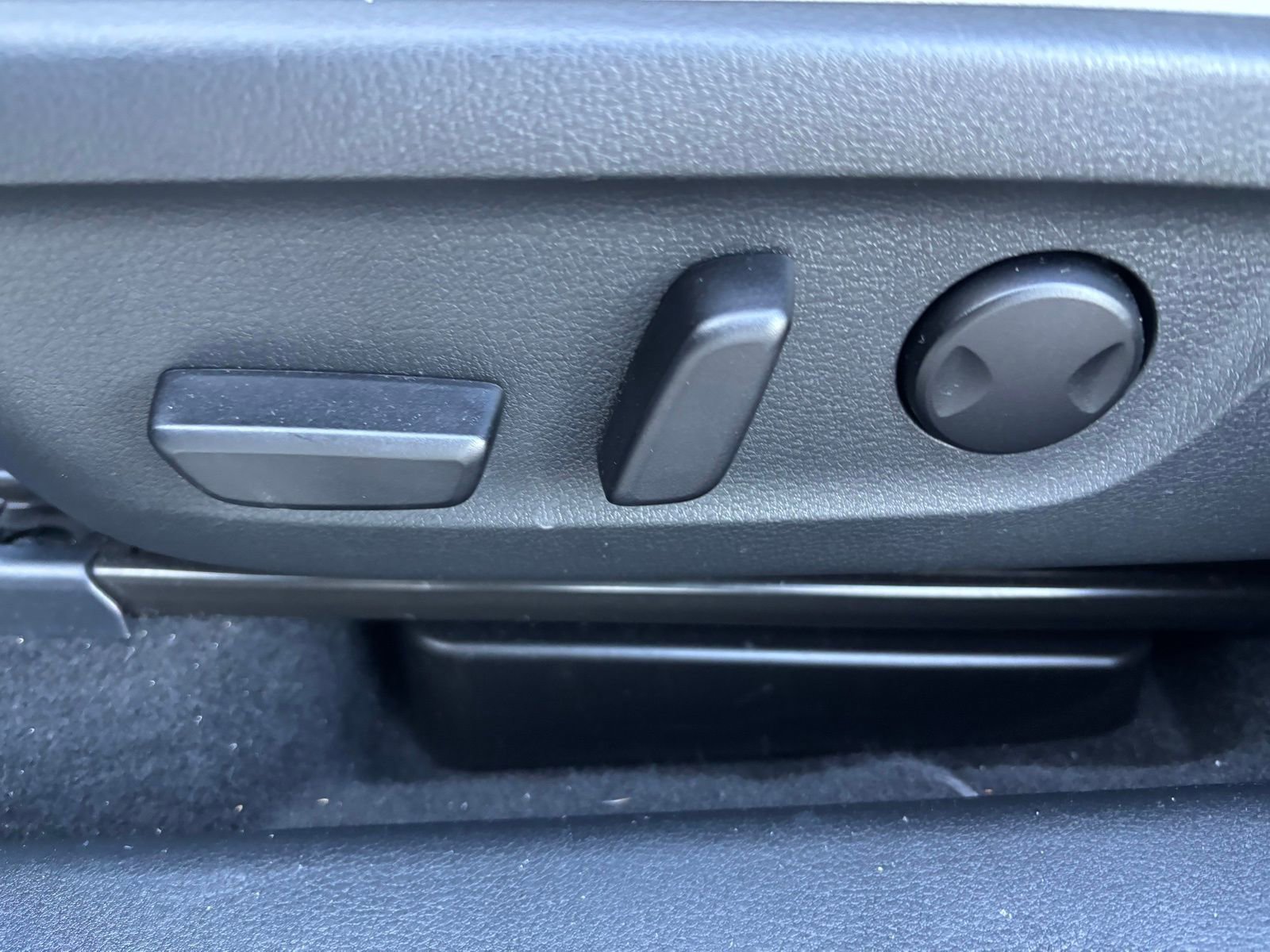 Used 2022 MAZDA MX-30 Electric w/ Premium Plus Pkg image 16