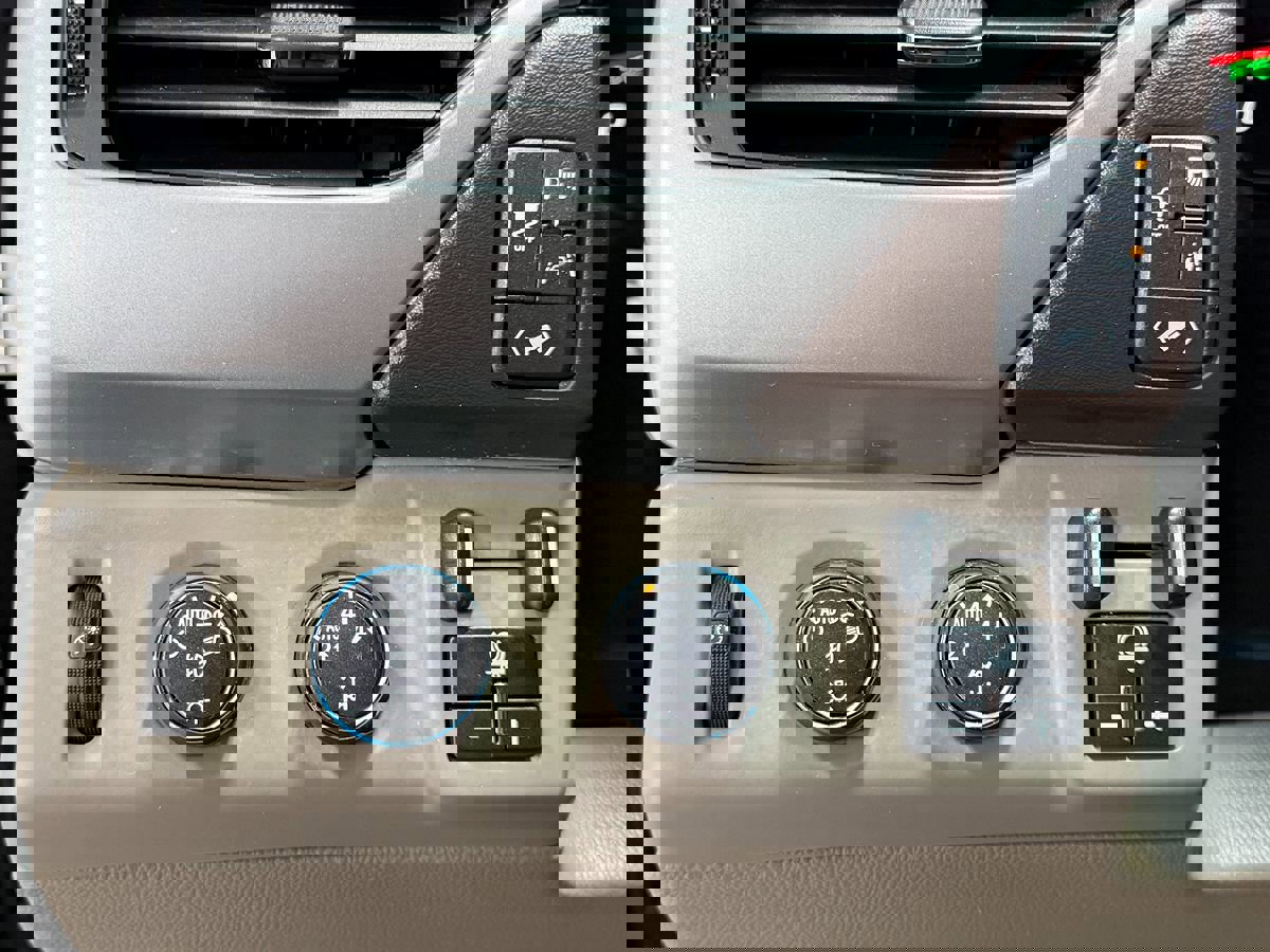 Used 2016 Chevrolet Suburban LTZ image 22