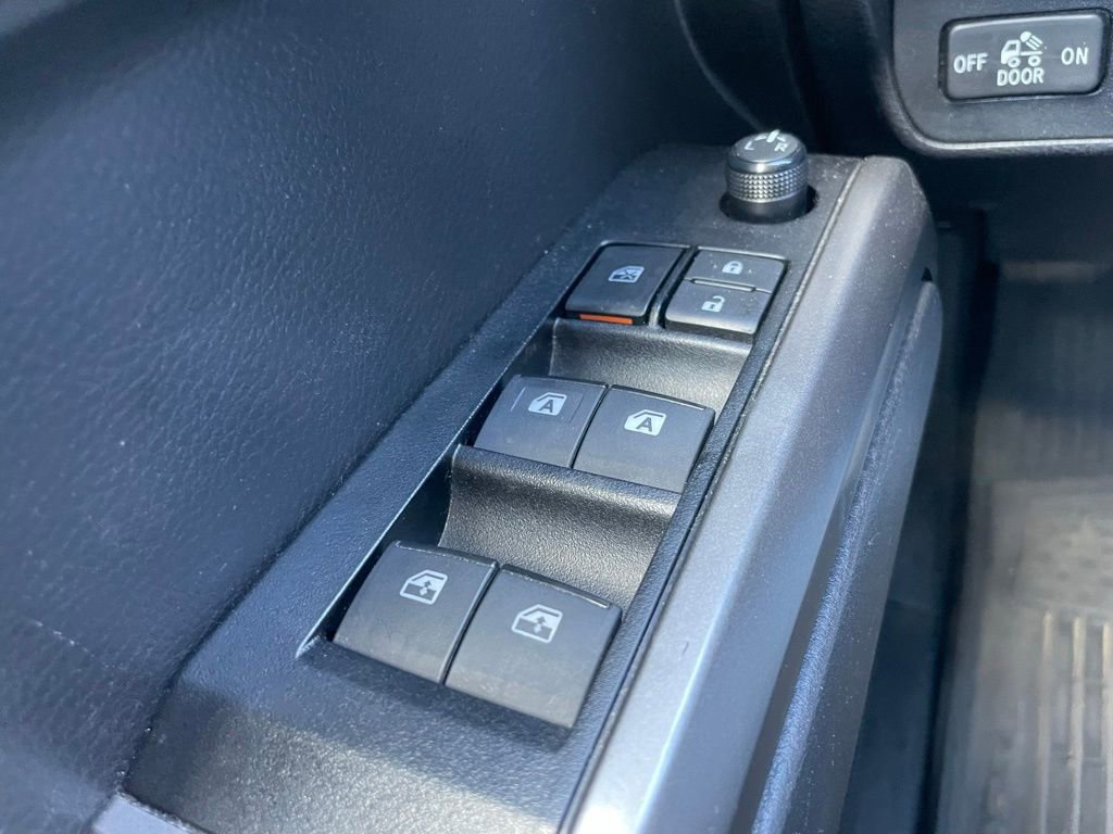 Used 2023 Toyota Tacoma SR5 AWD/4WD image 22