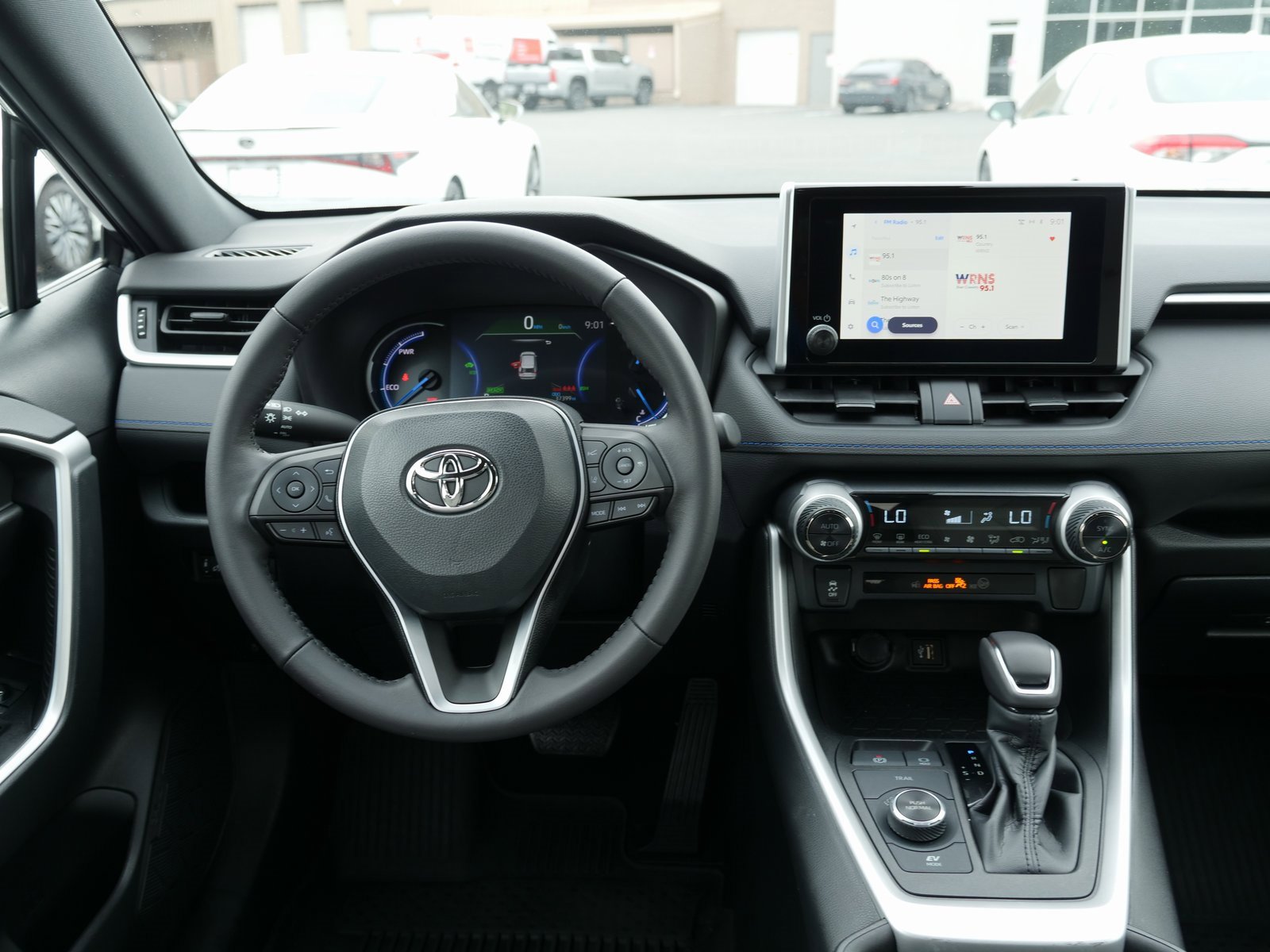 Used 2023 Toyota RAV4 SE image 18