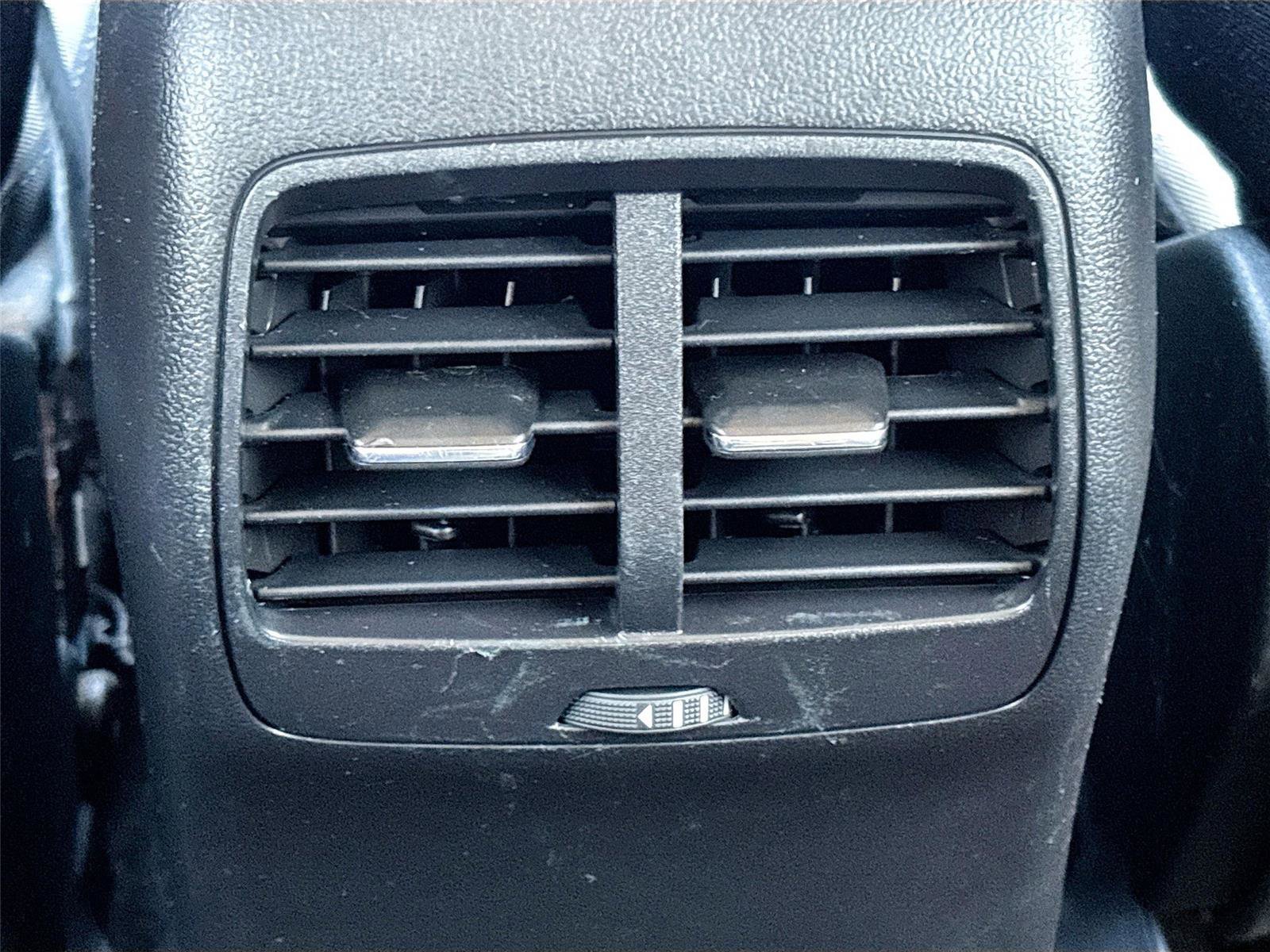 Used 2020 Ford Escape SE image 25