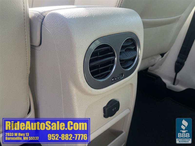 Used 2017 Volkswagen Tiguan SEL AWD/4WD image 35