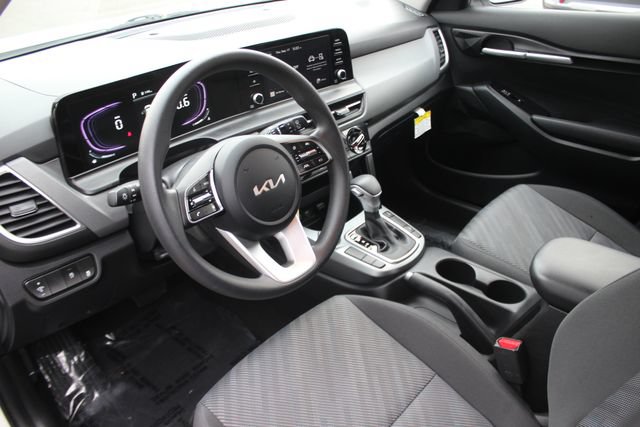 Used 2025 Kia Seltos LX AWD/4WD image 3