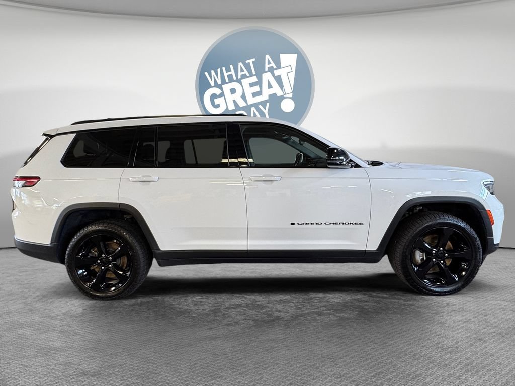 Used 2023 Jeep Grand Cherokee L Laredo AWD/4WD image 2