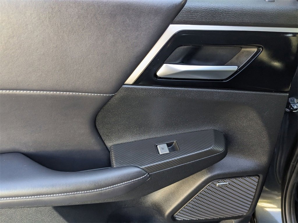 Used 2025 Mitsubishi Outlander SE image 24