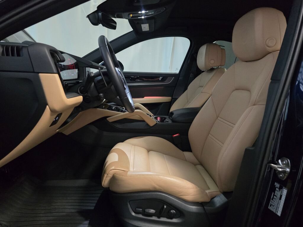 Certified 2025 Porsche Cayenne Coupe AWD/4WD image 14