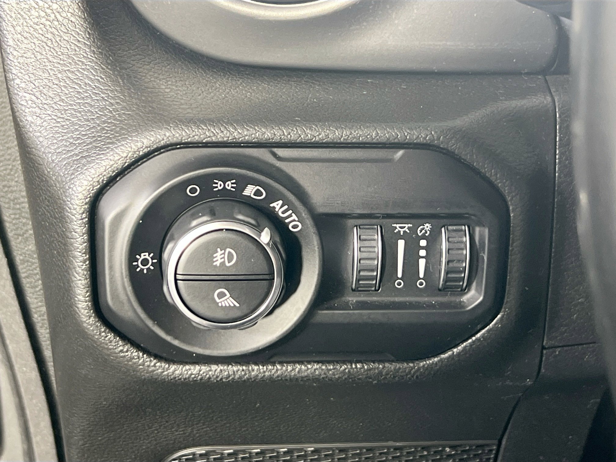 Used 2022 Jeep Gladiator Sport image 10