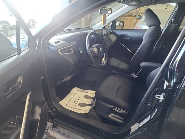 Used 2025 Toyota Corolla Cross LE FWD image 8