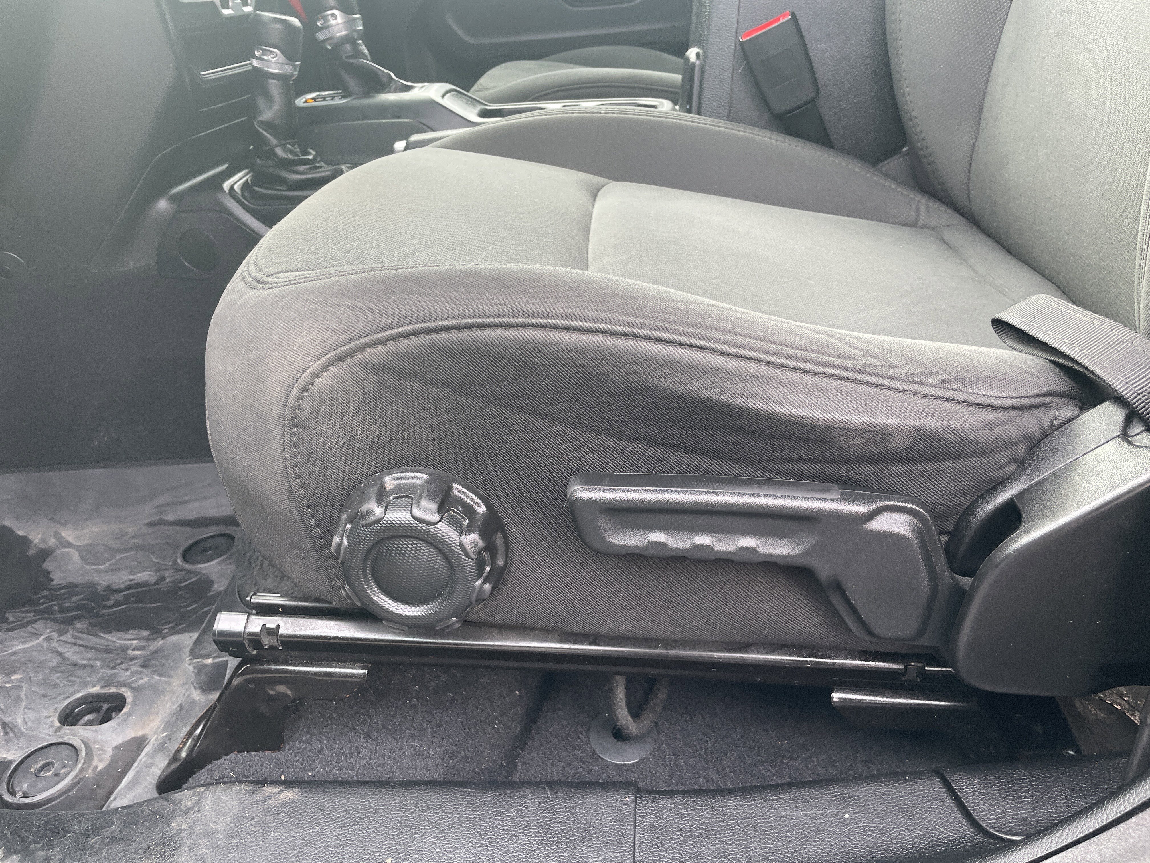 Used 2018 Jeep Wrangler Unlimited Sport S image 37