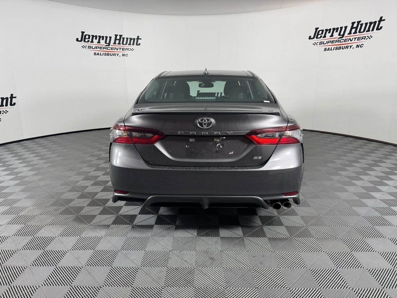 Used 2024 Toyota Camry SE w/ Convenience Package image 9