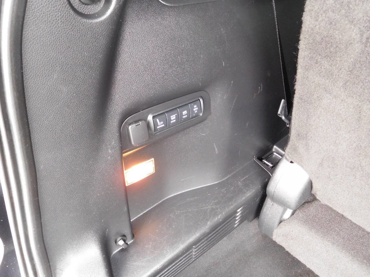 Used 2016 Ford Explorer Limited image 20