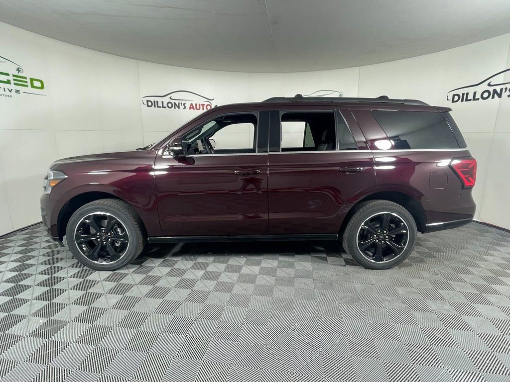 Used 2024 Ford Expedition Limited image 3