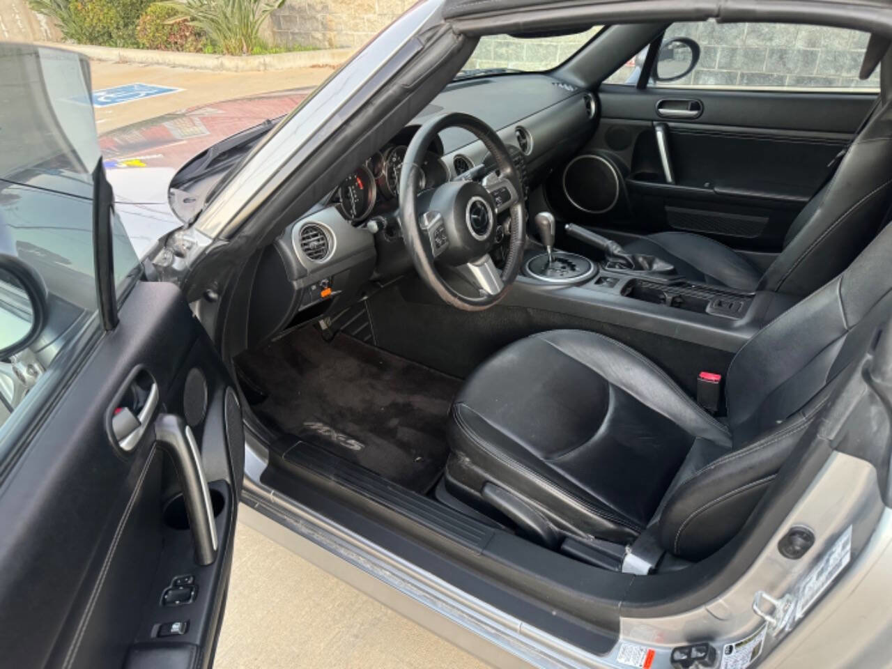 Used 2010 MAZDA MX-5 Miata Grand Touring w/ Premium Pkg image 6