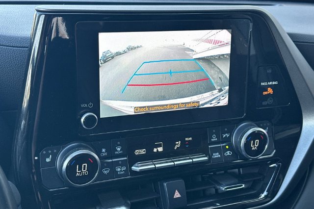Used 2023 Toyota Highlander XLE FWD image 22