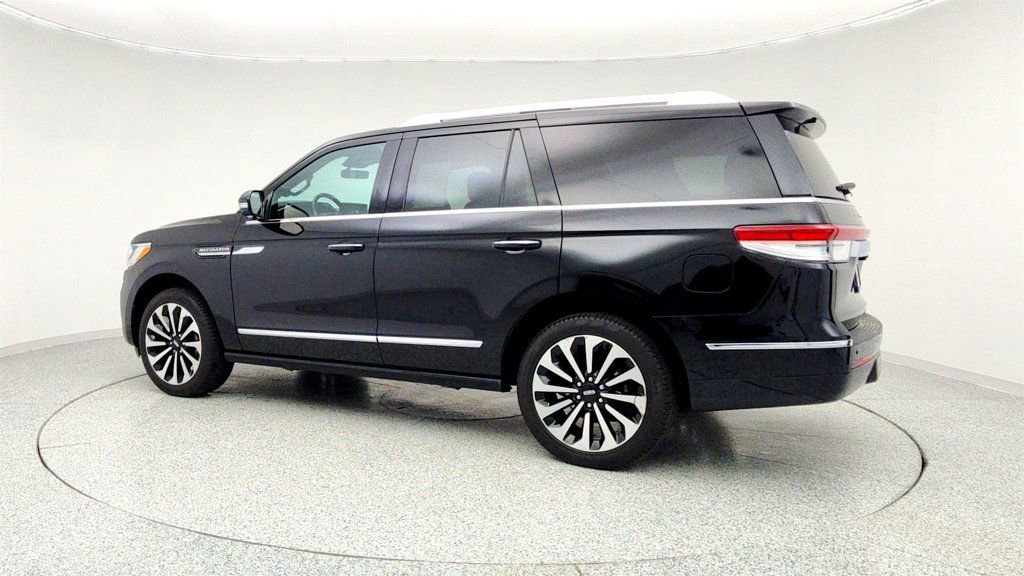 Used 2023 Lincoln Navigator Reserve AWD/4WD image 7