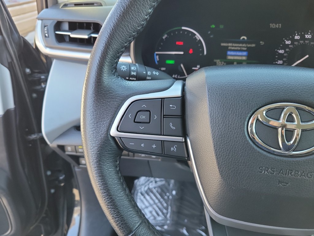 Used 2025 Toyota Sienna XLE FWD image 28