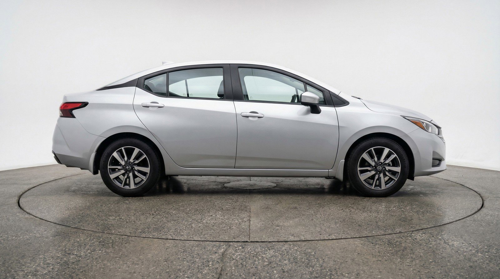 Used 2025 Nissan Versa SV image 11