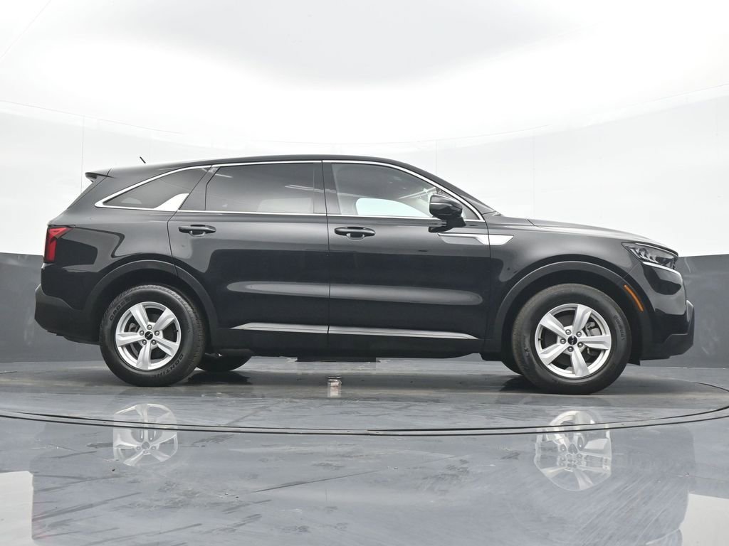 Used 2023 Kia Sorento LX image 21