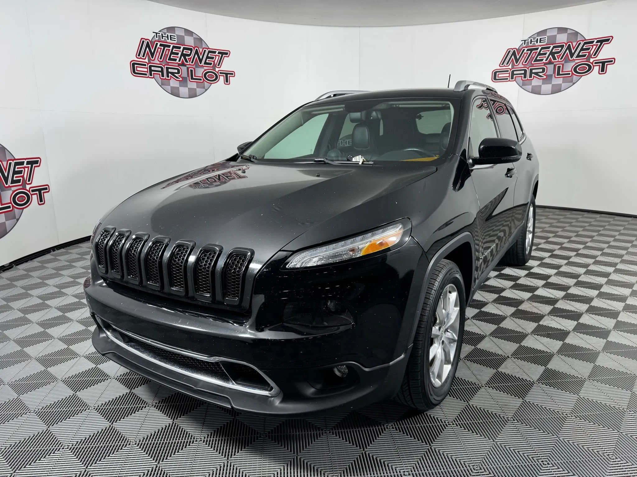 Used 2016 Jeep Cherokee Limited AWD/4WD image 3