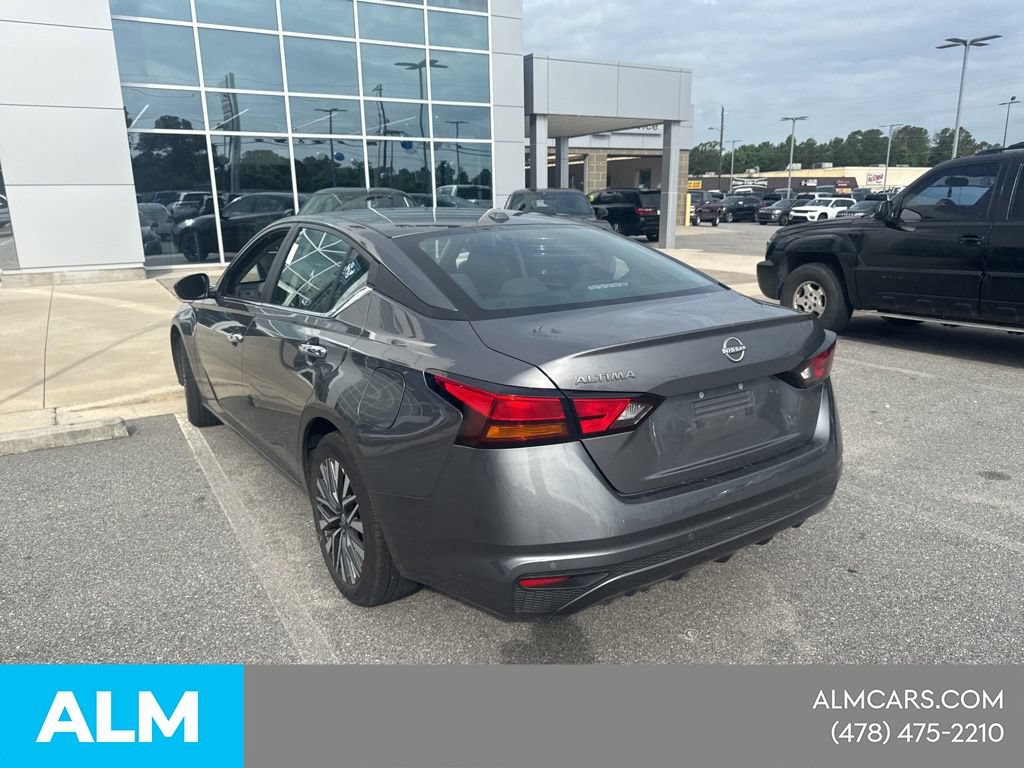 Used 2025 Nissan Altima 2.5 SV FWD image 13