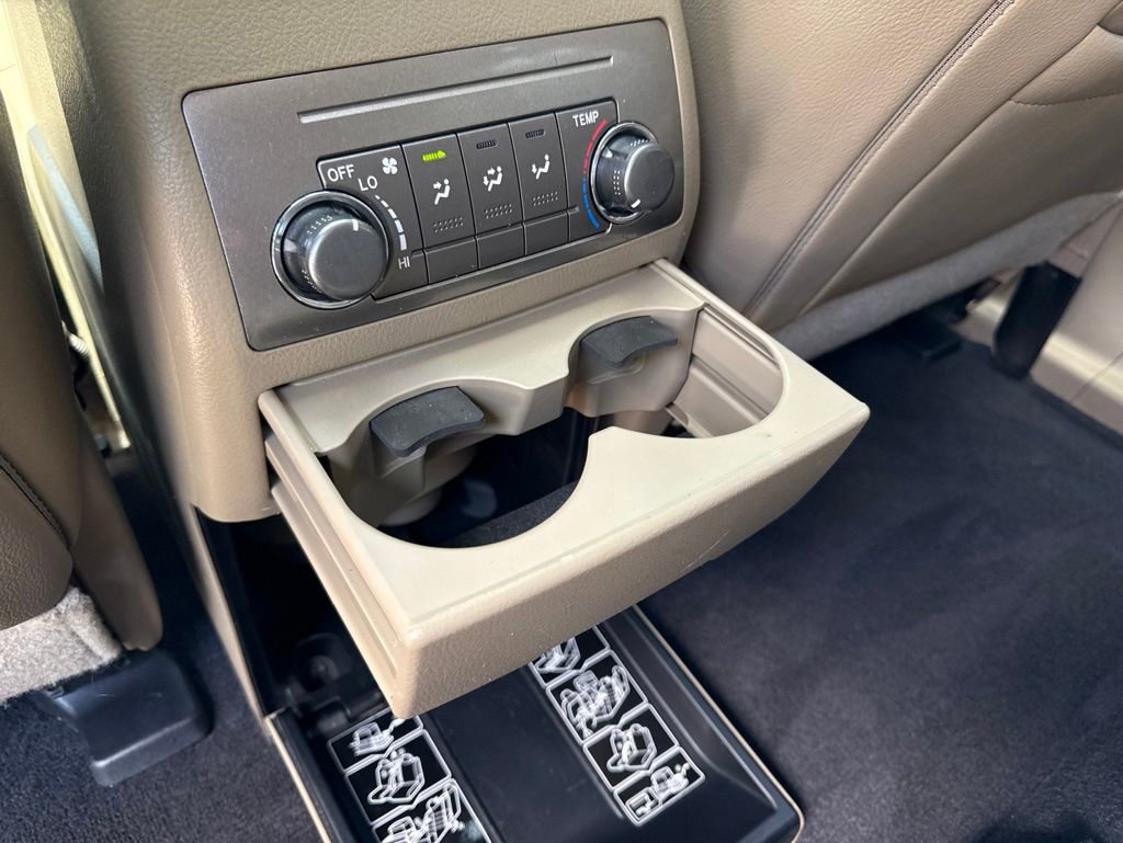 Used 2012 Toyota Highlander SE w/ Tow Pkg FWD image 37
