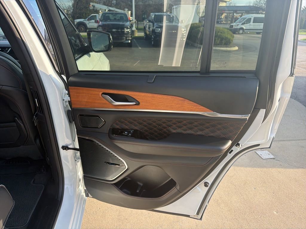 Used 2022 Jeep Grand Cherokee Summit AWD/4WD image 48