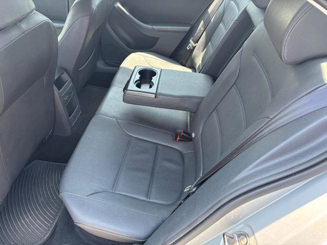 Used 2011 Volkswagen Jetta SEL FWD image 19