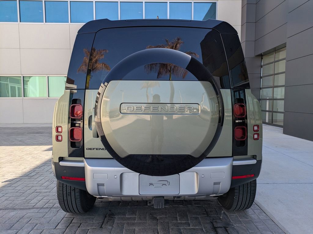 Used 2025 Land Rover Defender 110 S image 6