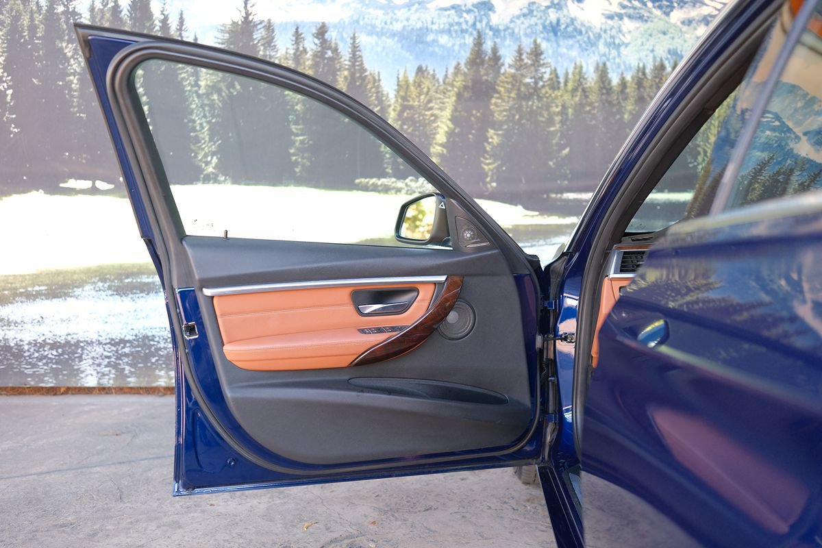 Used 2017 BMW 330e RWD image 11