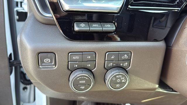 New 2026 Chevrolet Silverado 1500 LTZ w/ LTZ Premium Package AWD/4WD image 14