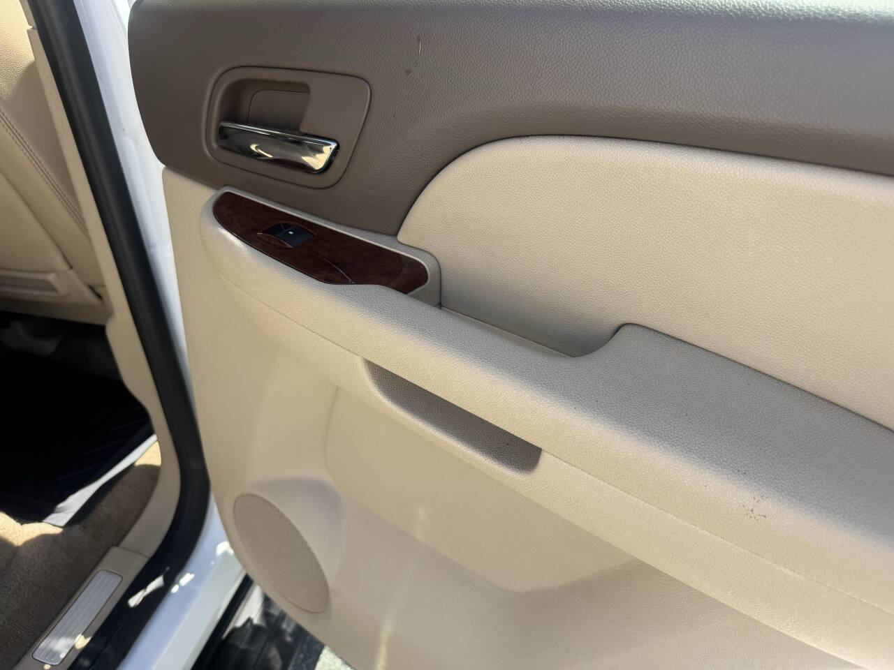 Used 2010 Chevrolet Tahoe LTZ AWD/4WD image 19