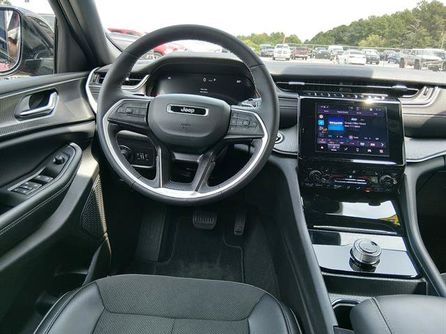 Used 2025 Jeep Grand Cherokee L Altitude RWD image 10