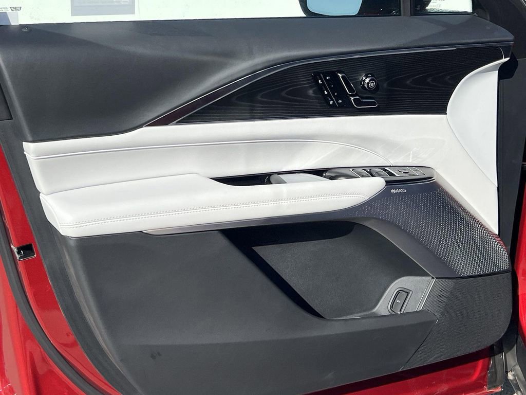 New 2025 Cadillac Lyriq Sport image 10