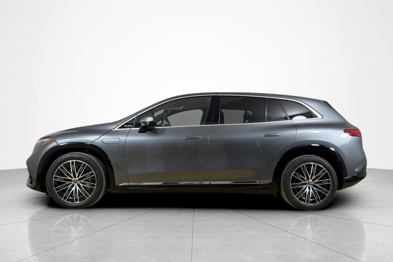 Used 2023 Mercedes-Benz EQS 580 4MATIC SUV image 2
