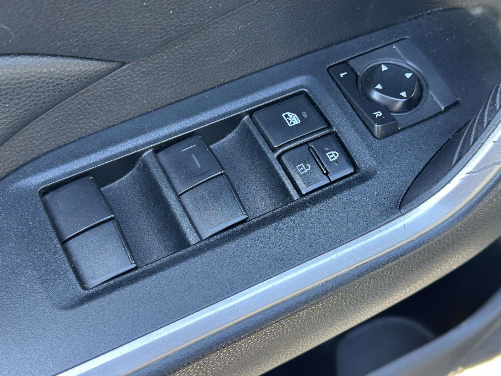 Used 2019 Toyota RAV4 LE AWD/4WD image 18