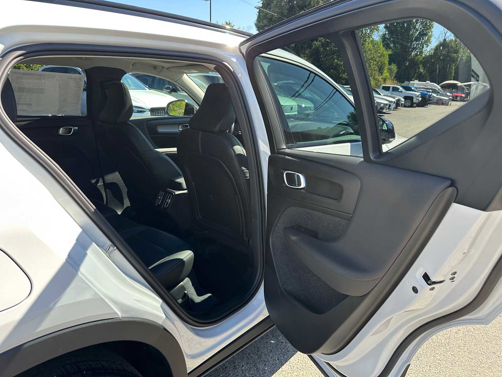 New 2025 Volvo XC40 B5 Ultra w/ Climate Package image 13