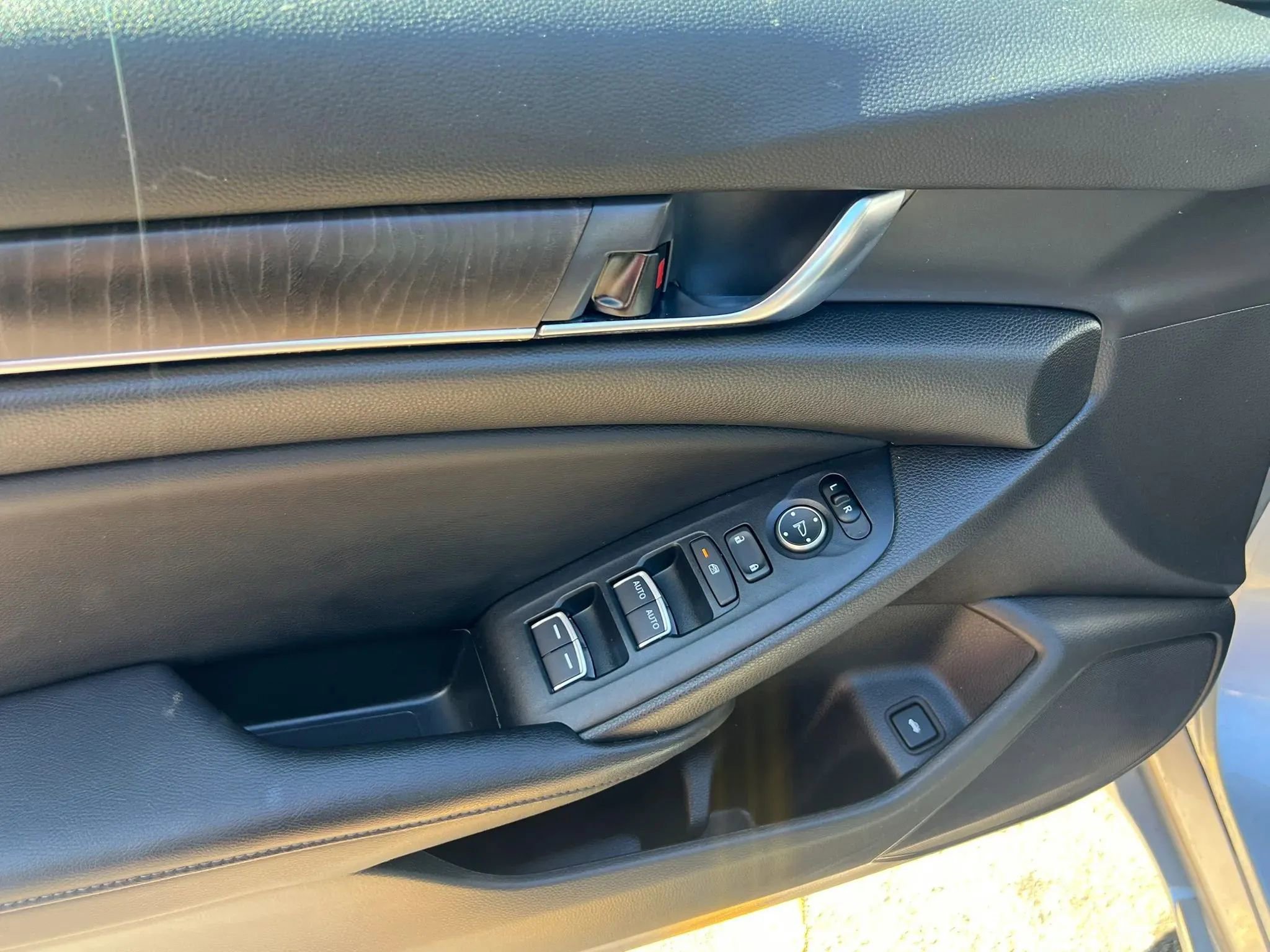 Used 2018 Honda Accord EX image 12
