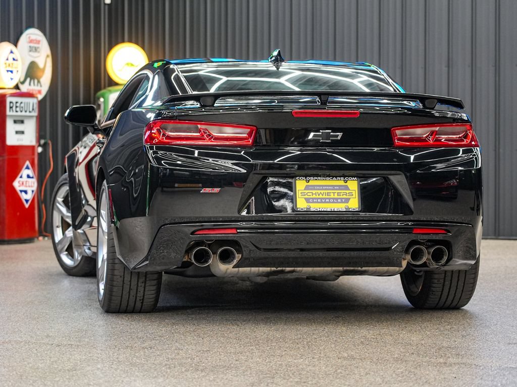 Used 2017 Chevrolet Camaro SS RWD image 5