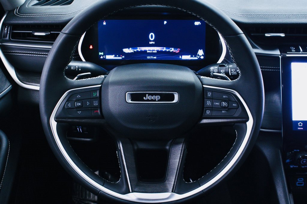 Used 2024 Jeep Grand Cherokee Limited w/ Black Appearance Package image 11